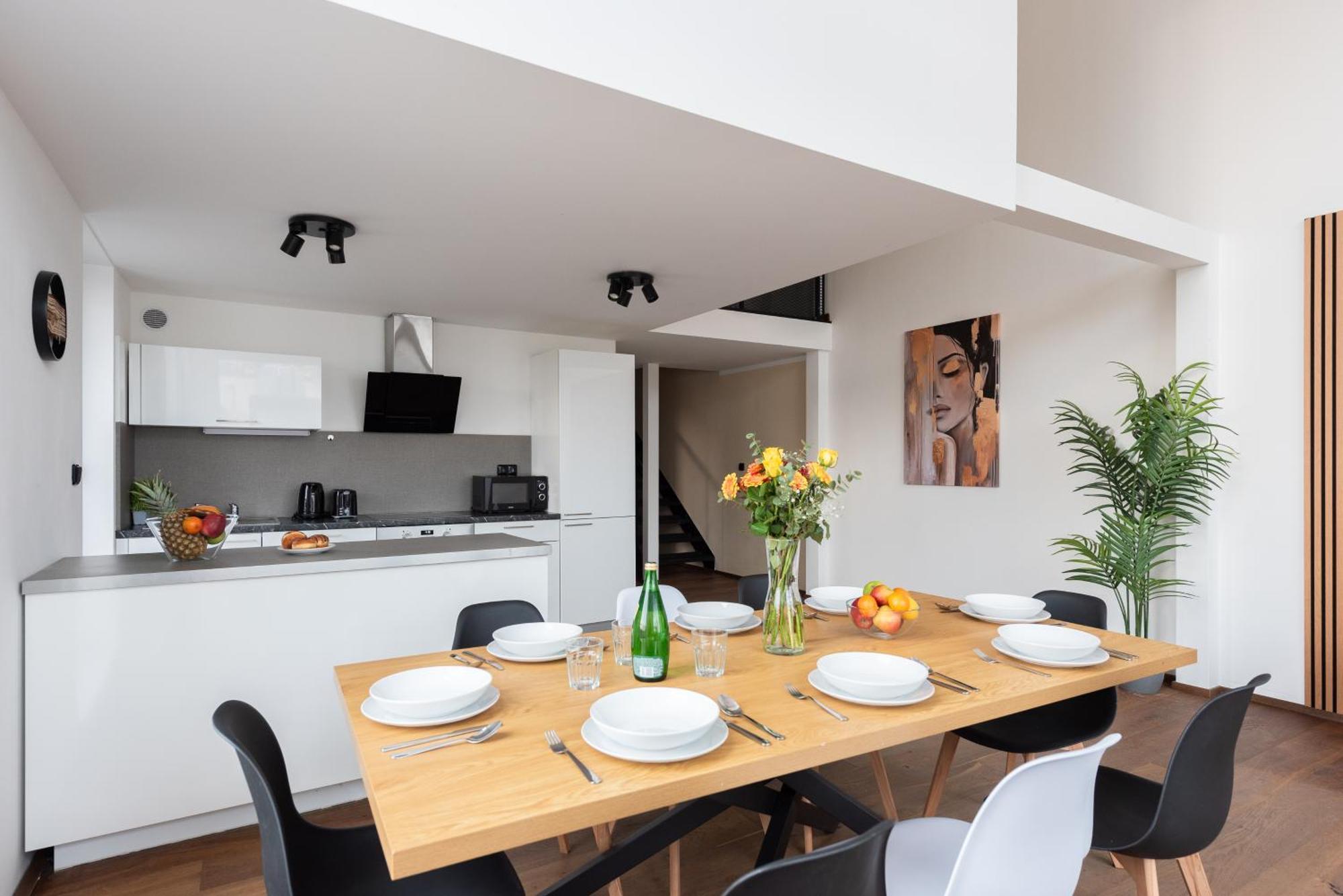 Apartment 2-level On Krizikova Near The Metro Prag